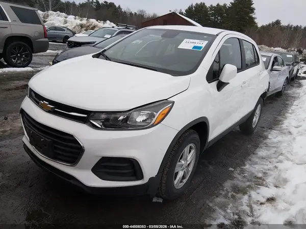 KL7CJNSB7LB063818 2020 CHEVROLET TRAX - Image 2
