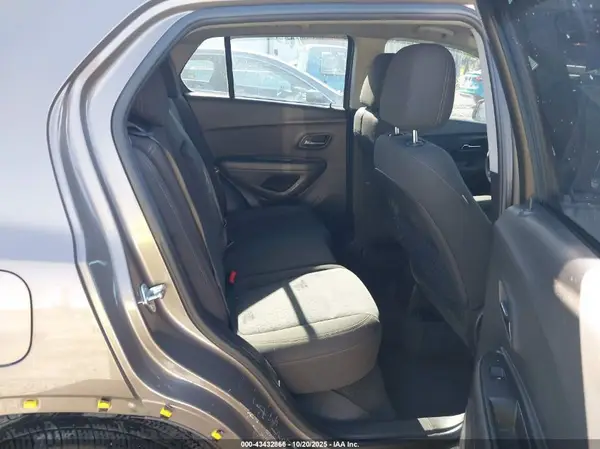 KL7CJNSB7LB338331 2020 CHEVROLET TRAX - Image 8