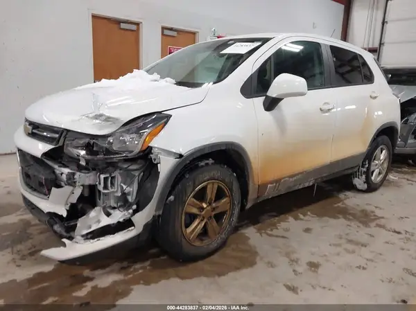 KL7CJNSB7MB301832 2021 CHEVROLET TRAX - Image 2