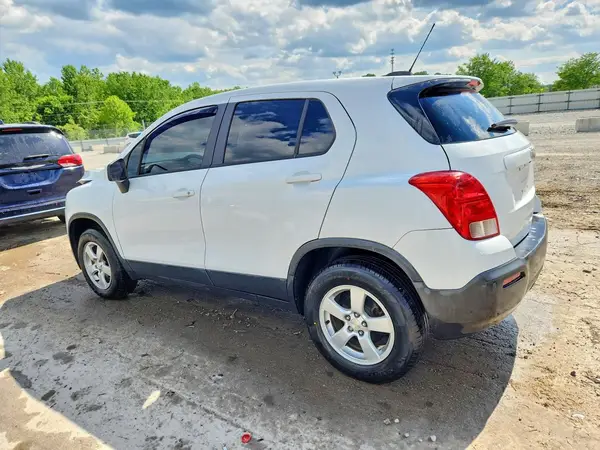 KL7CJNSB8GB548636 2016 CHEVROLET TRAX - Image 2