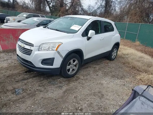 KL7CJNSB8GB615428 2016 CHEVROLET TRAX - Image 2