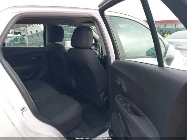 KL7CJNSB8GB615428 2016 CHEVROLET TRAX - Image 8