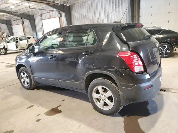 KL7CJNSB8GB673829 2016 CHEVROLET TRAX - Image 2