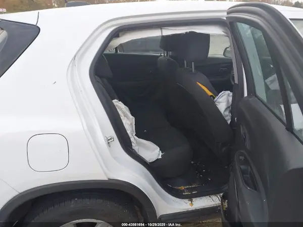 KL7CJNSB8HB101046 2017 CHEVROLET TRAX - Image 8