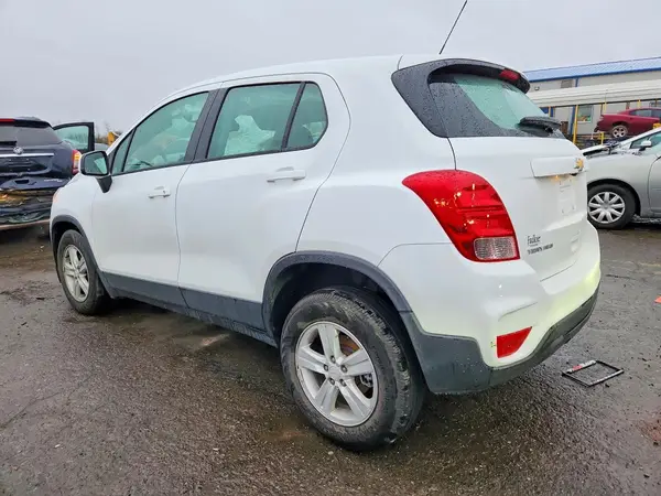 KL7CJNSB8HB258155 2017 CHEVROLET TRAX - Image 2