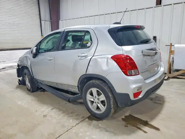 KL7CJNSB8JB584933 2018 CHEVROLET TRAX - Image 2