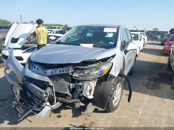KL7CJNSB8JB593731 2018 CHEVROLET TRAX - Image 2