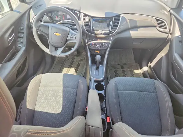 KL7CJNSB8JB595883 2018 CHEVROLET TRAX - Image 8
