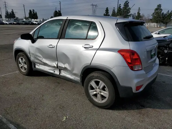 KL7CJNSB8JB603061 2018 CHEVROLET TRAX - Image 2