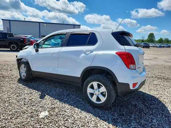 KL7CJNSB8JB698723 2018 CHEVROLET TRAX - Image 2