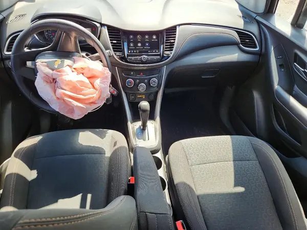 KL7CJNSB8JB698723 2018 CHEVROLET TRAX - Image 8