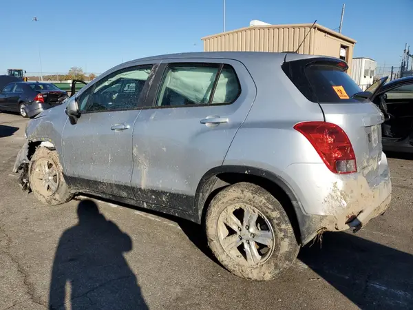 KL7CJNSB8JB723507 2018 CHEVROLET TRAX - Image 2