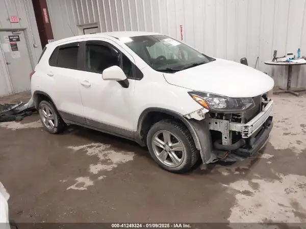 KL7CJNSB8JB733924 2018 CHEVROLET TRAX - Image 1