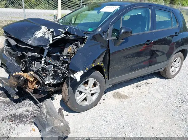 KL7CJNSB8LB042430 2020 CHEVROLET TRAX - Image 2