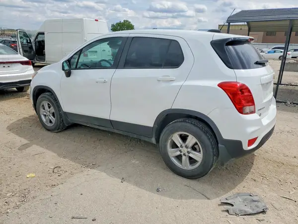 KL7CJNSB8LB065268 2020 CHEVROLET TRAX - Image 2