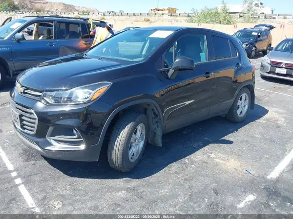 KL7CJNSB8LB091711 2020 CHEVROLET TRAX - Image 2