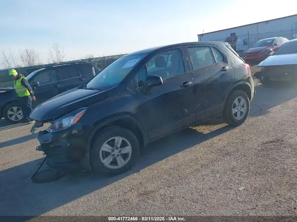 KL7CJNSB8LB092115 2020 CHEVROLET TRAX - Image 2