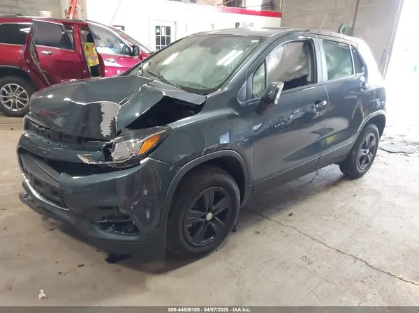KL7CJNSB8MB317988 2021 CHEVROLET TRAX - Image 2