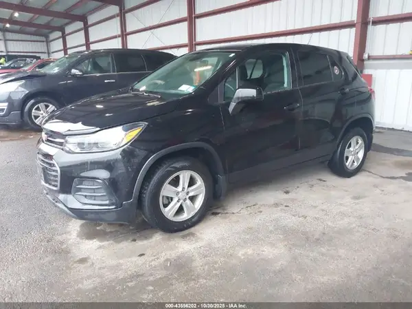 KL7CJNSB8MB321121 2021 CHEVROLET TRAX - Image 2