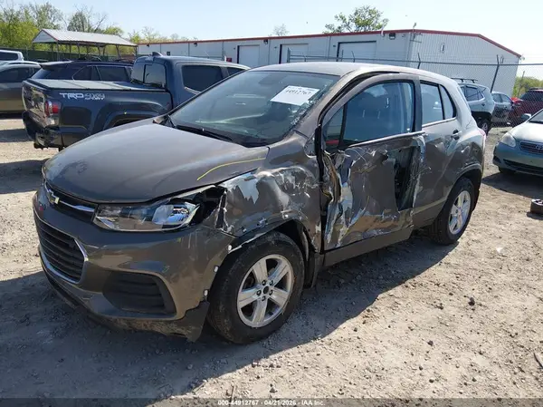 KL7CJNSB8MB357276 2021 CHEVROLET TRAX - Image 2