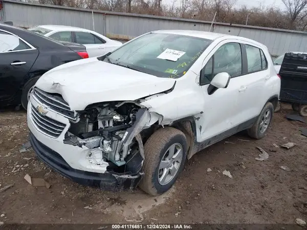 KL7CJNSB9GB559497 2016 CHEVROLET TRAX - Image 2