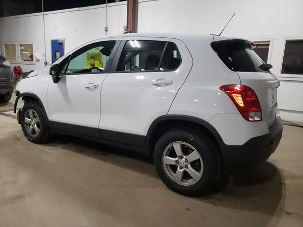 KL7CJNSB9GB620993 2016 CHEVROLET TRAX - Image 2