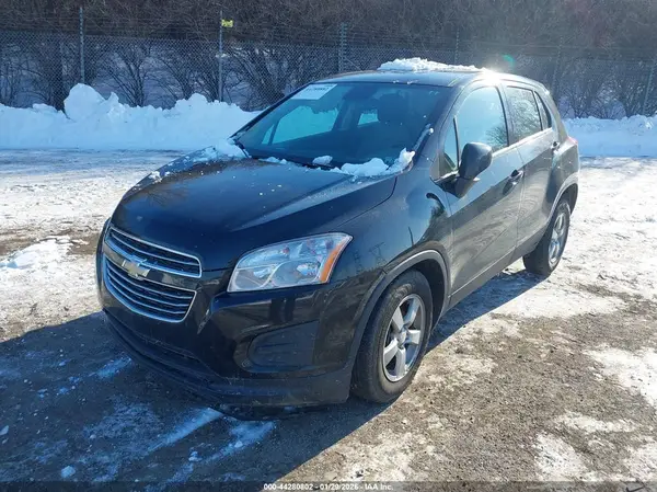 KL7CJNSB9GB667165 2016 CHEVROLET TRAX - Image 2