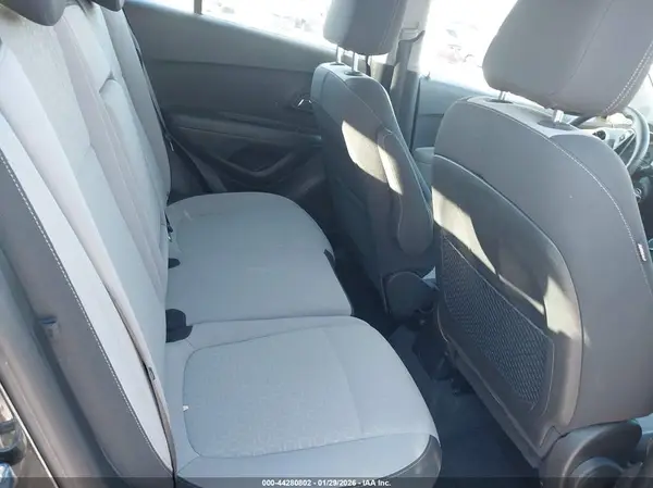 KL7CJNSB9GB667165 2016 CHEVROLET TRAX - Image 8