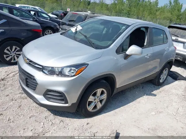 KL7CJNSB9HB245527 2017 CHEVROLET TRAX - Image 2