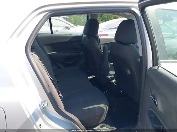 KL7CJNSB9HB245527 2017 CHEVROLET TRAX - Image 8