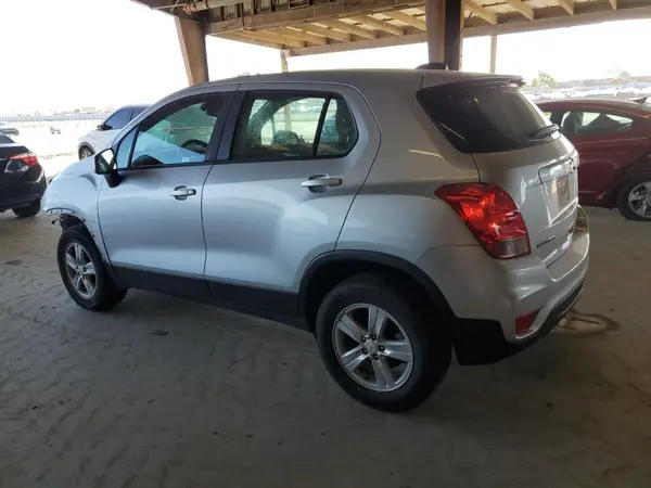 KL7CJNSB9JB547888 2018 CHEVROLET TRAX - Image 2