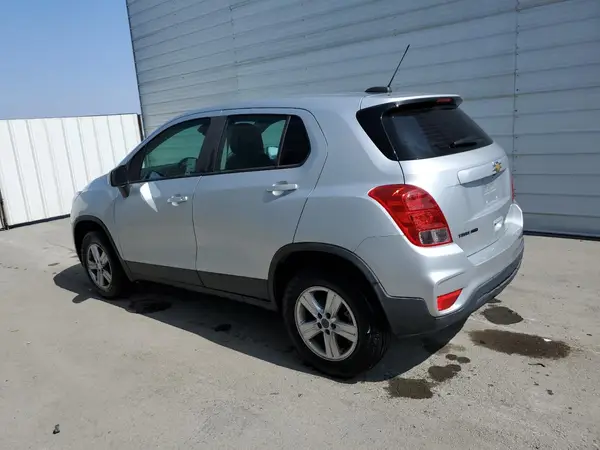 KL7CJNSB9JB570510 2018 CHEVROLET TRAX - Image 2