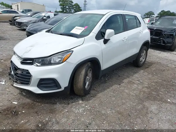 KL7CJNSB9JB579482 2018 CHEVROLET TRAX - Image 2