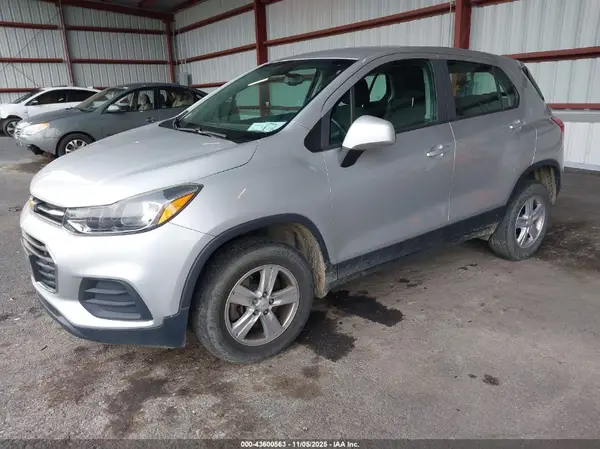 KL7CJNSB9JB606258 2018 CHEVROLET TRAX - Image 2