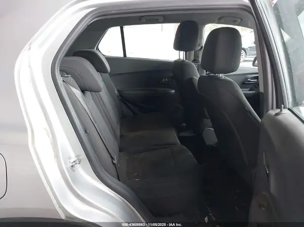 KL7CJNSB9JB606258 2018 CHEVROLET TRAX - Image 8