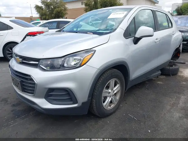 KL7CJNSB9JB608141 2018 CHEVROLET TRAX - Image 2