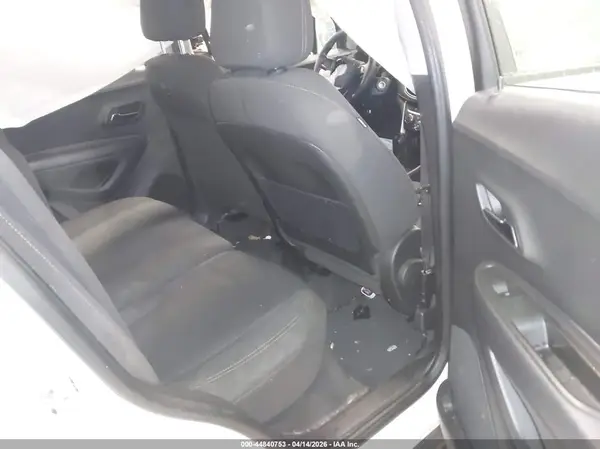 KL7CJNSB9JB715786 2018 CHEVROLET TRAX - Image 8