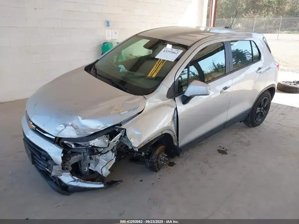 KL7CJNSB9LB325564 2020 CHEVROLET TRAX - Image 2
