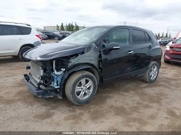 KL7CJNSB9MB302903 2021 CHEVROLET TRAX - Image 2