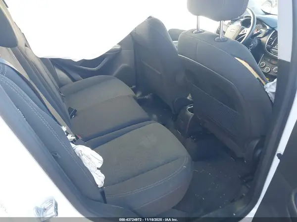 KL7CJNSB9MB304666 2021 CHEVROLET TRAX - Image 8