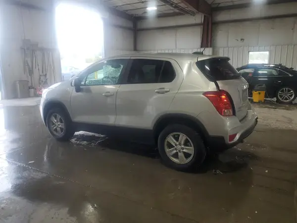 KL7CJNSB9MB332516 2021 CHEVROLET TRAX - Image 2