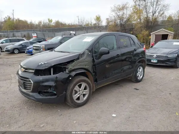 KL7CJNSB9MB360526 2021 CHEVROLET TRAX - Image 2