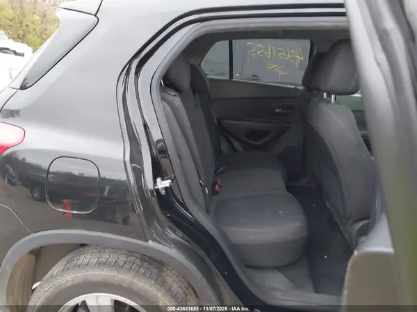 KL7CJNSB9MB360526 2021 CHEVROLET TRAX - Image 8