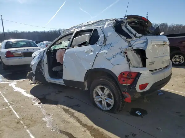 KL7CJNSBXHB102196 2017 CHEVROLET TRAX - Image 2