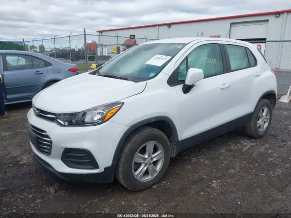 KL7CJNSBXHB175195 2017 CHEVROLET TRAX - Image 2