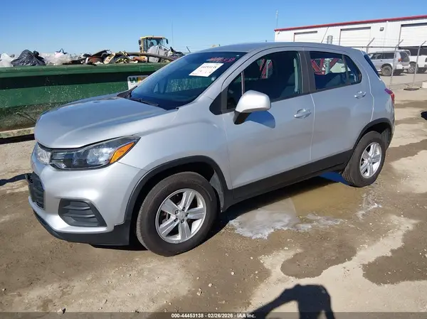 KL7CJNSBXHB254415 2017 CHEVROLET TRAX - Image 2