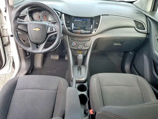 KL7CJNSBXJB556745 2018 CHEVROLET TRAX - Image 8