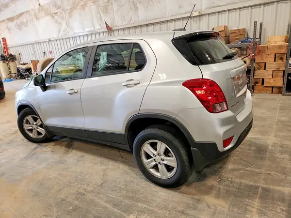 KL7CJNSBXJB569401 2018 CHEVROLET TRAX - Image 2