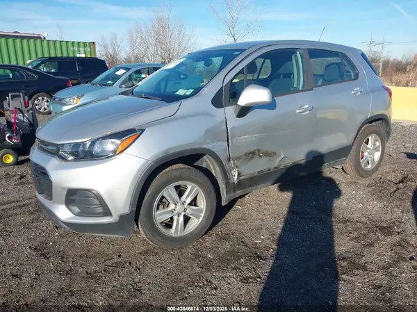 KL7CJNSBXJB573870 2018 CHEVROLET TRAX - Image 2