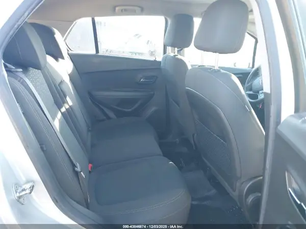KL7CJNSBXJB573870 2018 CHEVROLET TRAX - Image 8